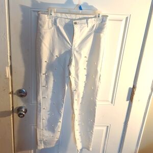 White stretch jeans with pearls on the front legs